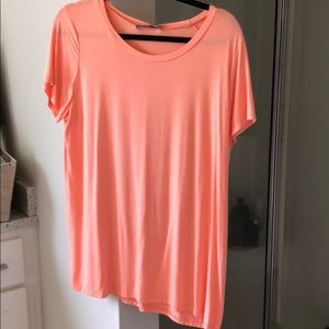Peach colored Tunic style short sleeve top!